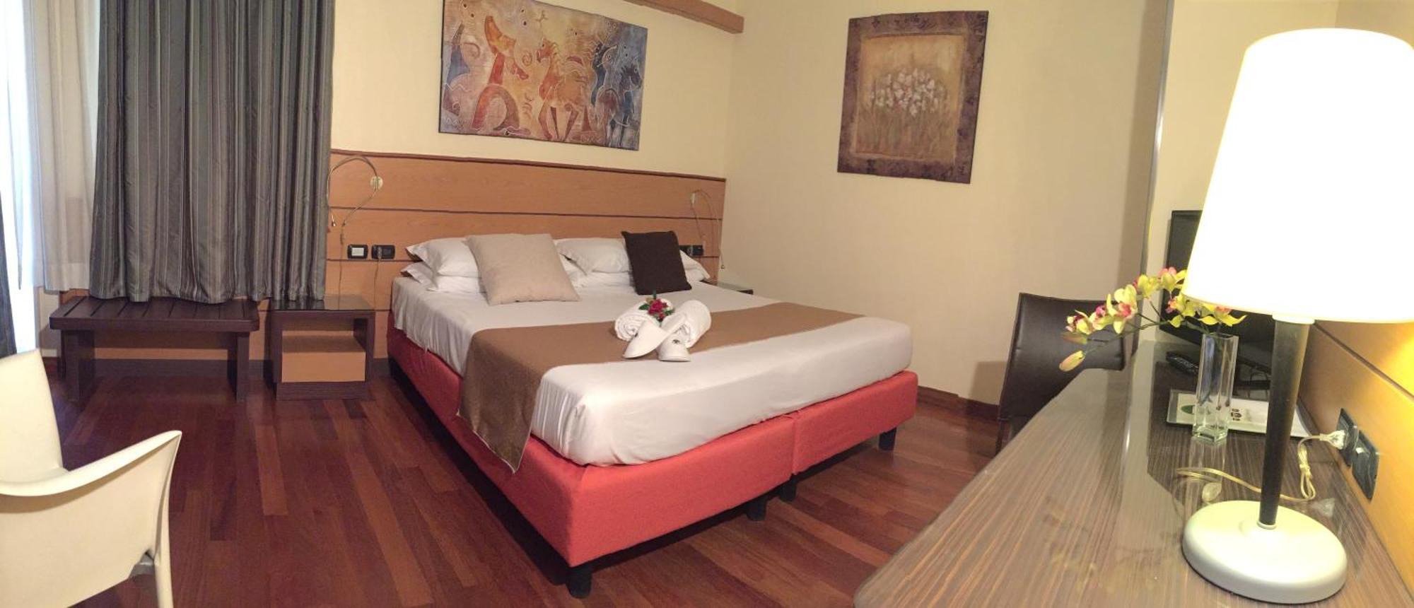 Apartment with Queen and Single Bed - Annex